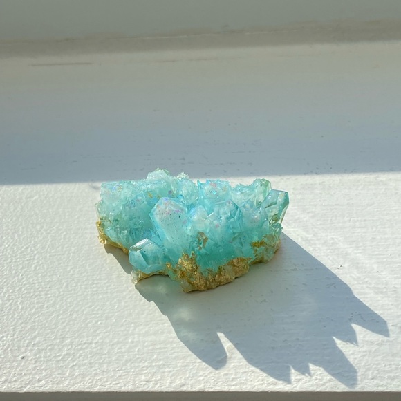 House decoration ~ Frozen light blue crystal cluster with gold flakes 💙🤍 - Picture 8 of 15